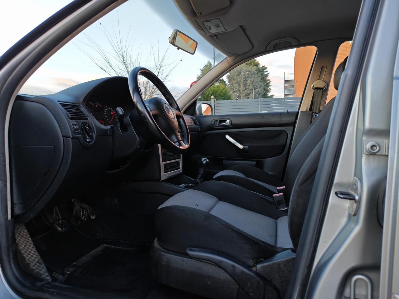 Volkswagen Golf 1.6 BENZINA 105cv Highline