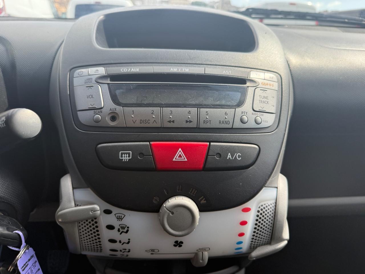 Peugeot 107 1.0 68CV 5p. Superga 2012
