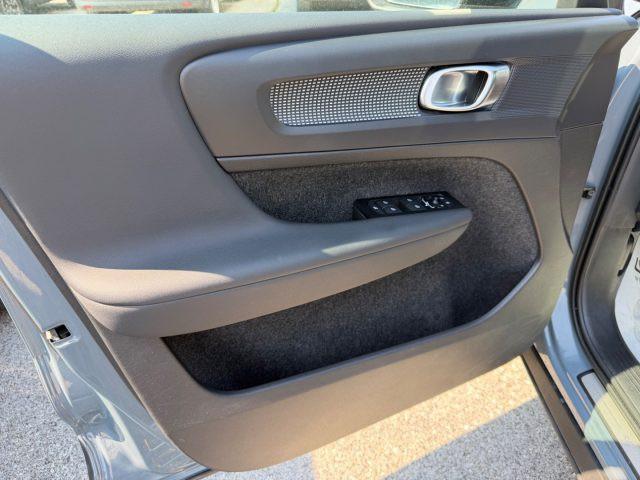 VOLVO XC40 T5 Recharge Plug-in Hybrid R-design