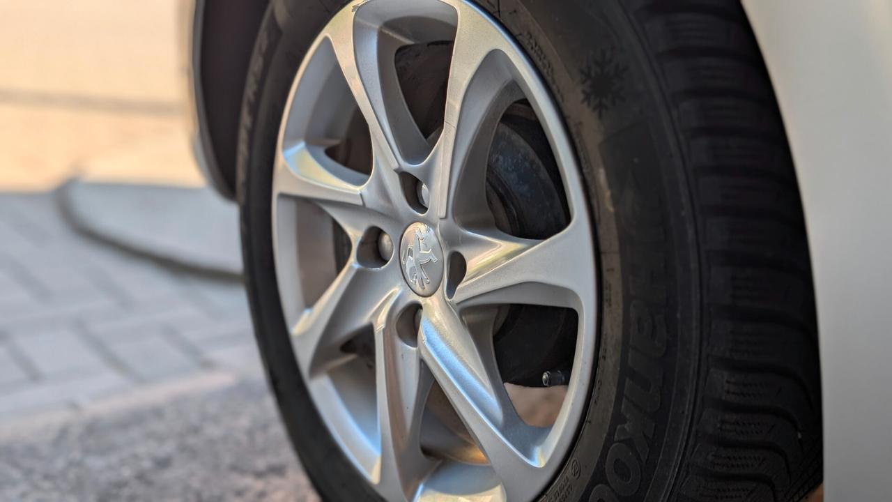 Peugeot 208 1.4 HDi 68 CV 5 porte Allure