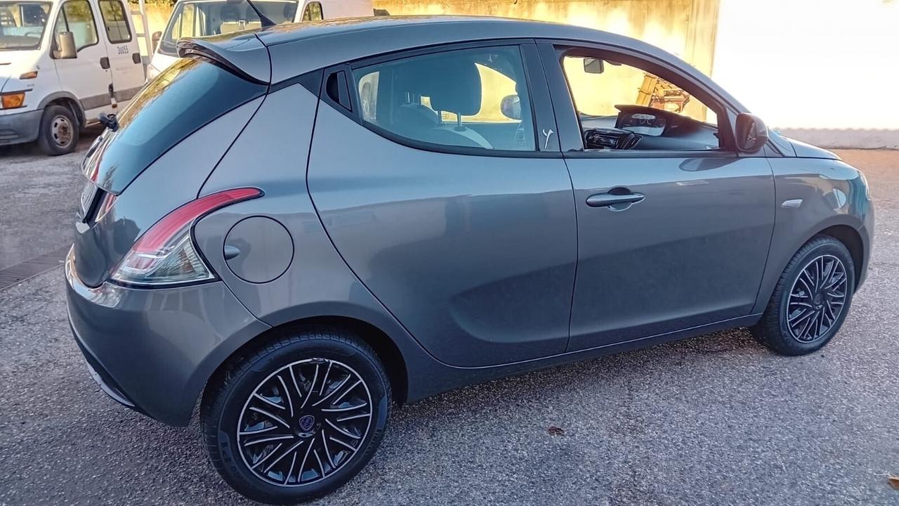 Lancia ypsilon 1.2 benz km 94000-09/2015