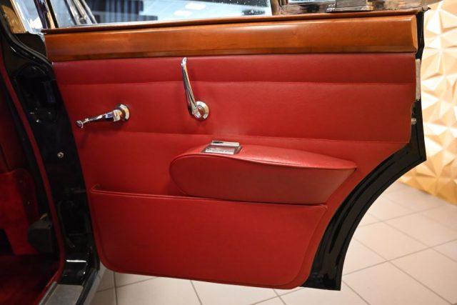 DAIMLER Sovereign 2.5 V8 AUTO GUIDA A DESTRA PERFETTA ITALIANA NUOVA