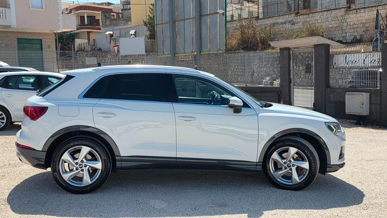 Audi Q3 2.0 TDI 150cv - S-TRONIC VIRTUAL COCKPIT