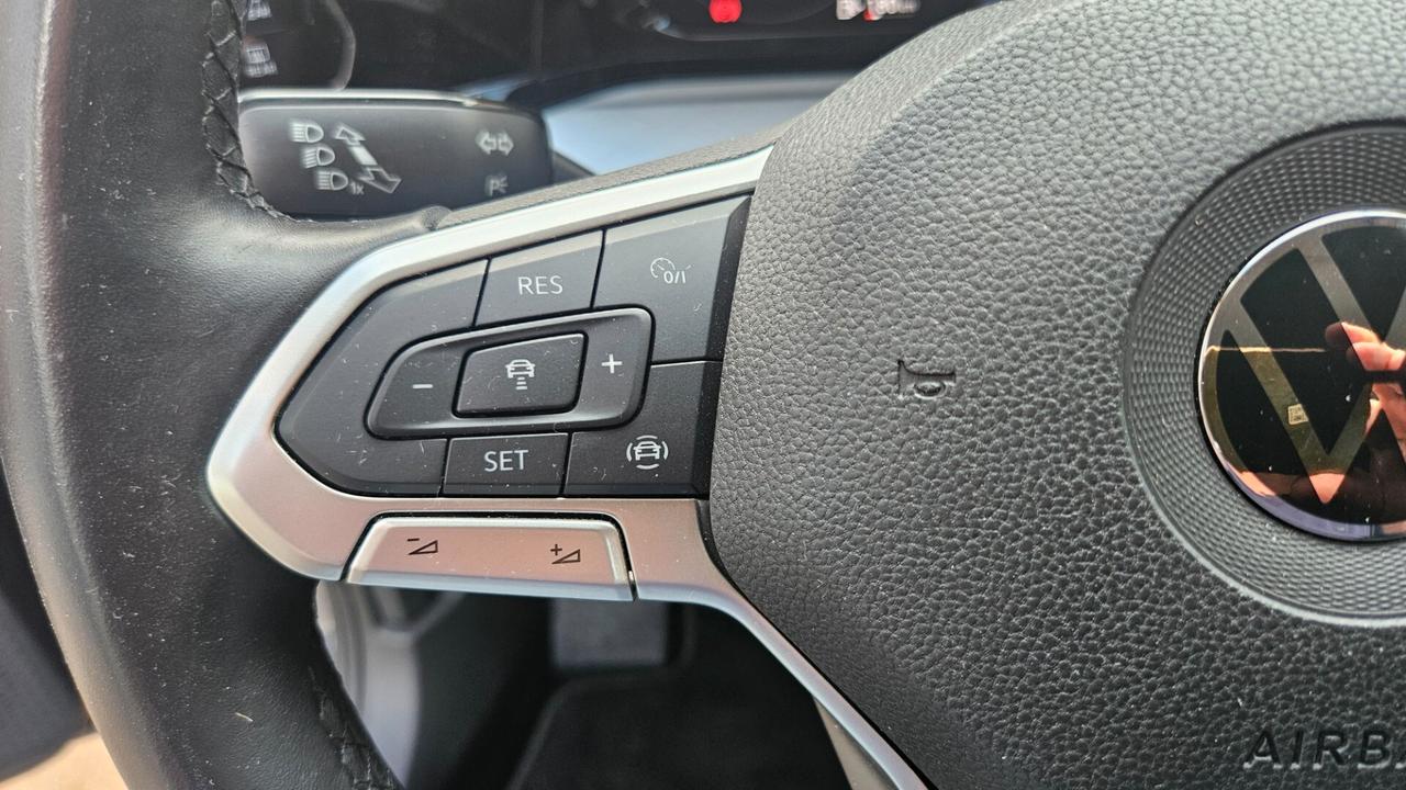 Volkswagen Golf 1.0 tsi evo Life 110cv ACC- NAVY-CARPLAY-