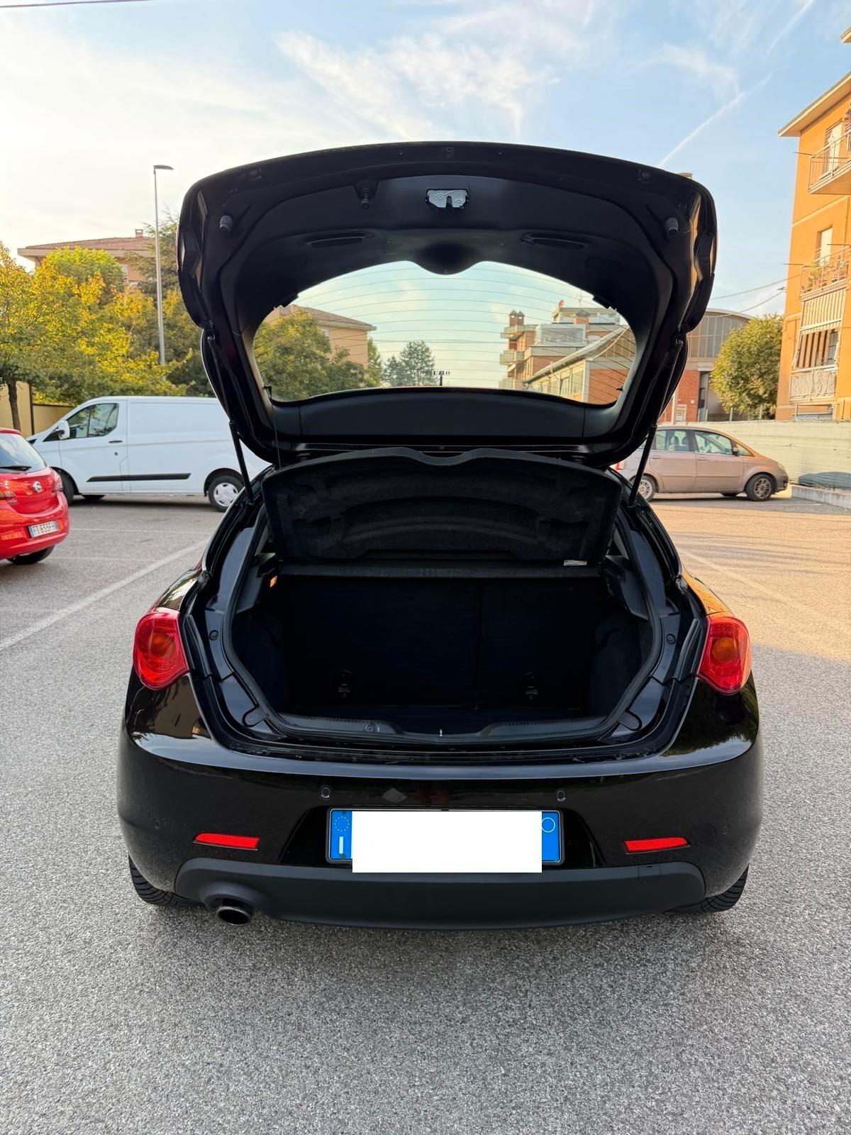 Alfa Romeo Giulietta 1.6 JTDM - NEOPATENTATI - 12 MESI DI GARANZIA -