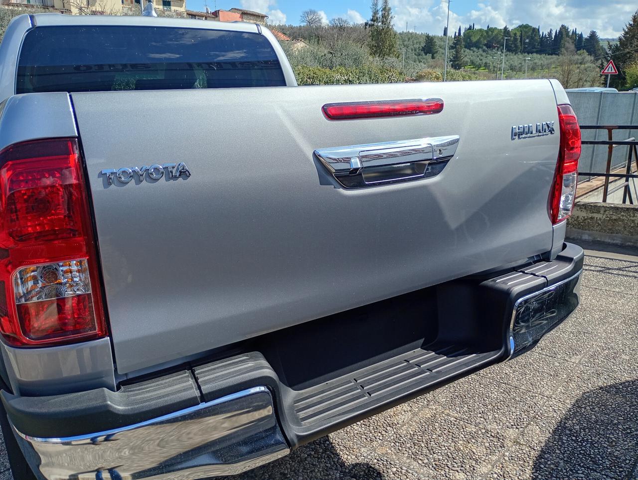 Toyota Hilux 2.8 D 48v 204cv 4WD double cab Lounge