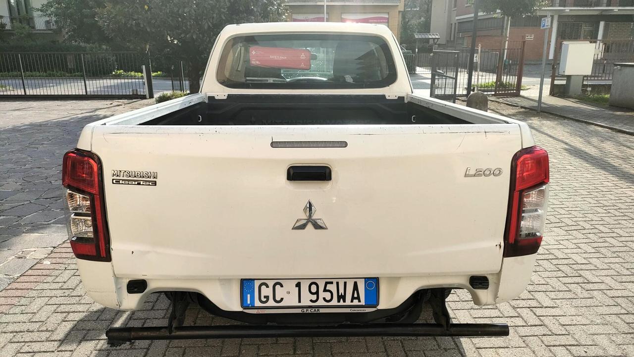 Mitsubishi L200 2.3 D Club Cab 4x4 Super Select Intense