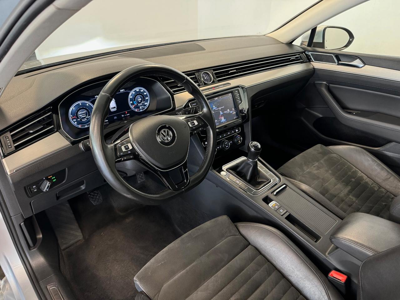 Volkswagen Passat Variant 2.0 TDI Highline BlueMotion Technology XENON PELLE NAVI