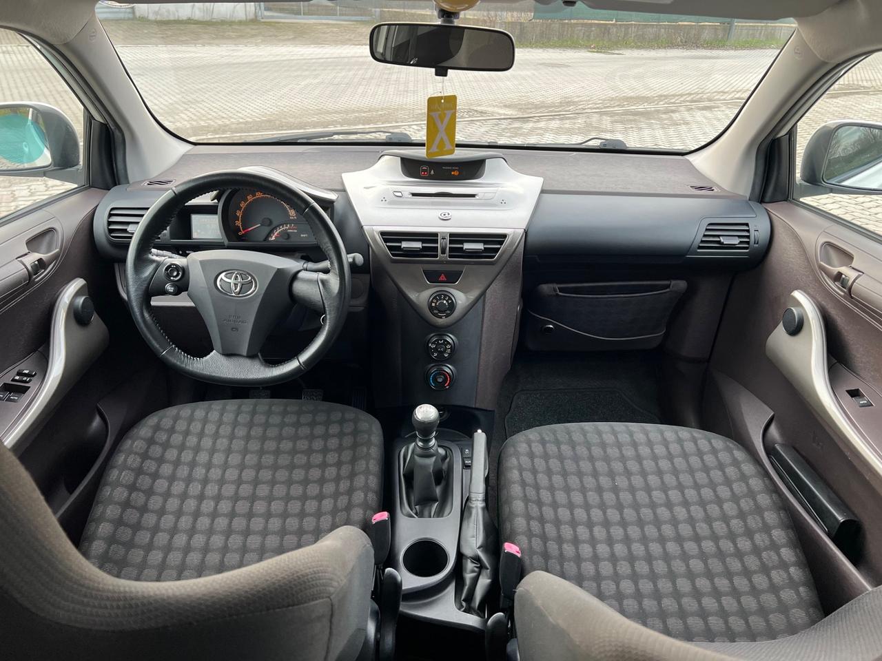 Toyota iQ 1.0 Sol