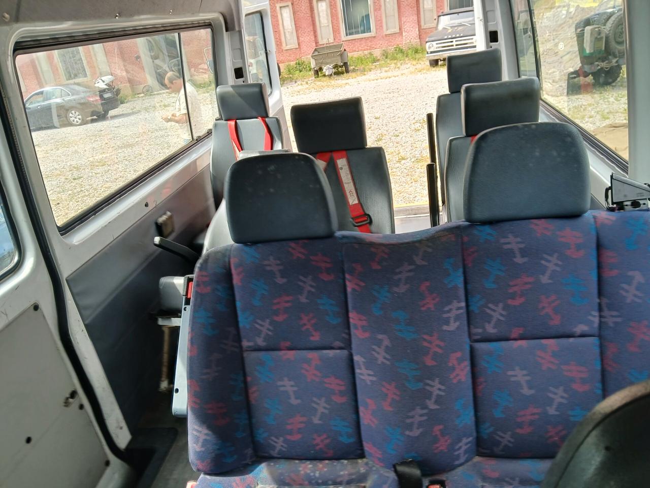 Mercedes Sprinter 9 posti clima pedana