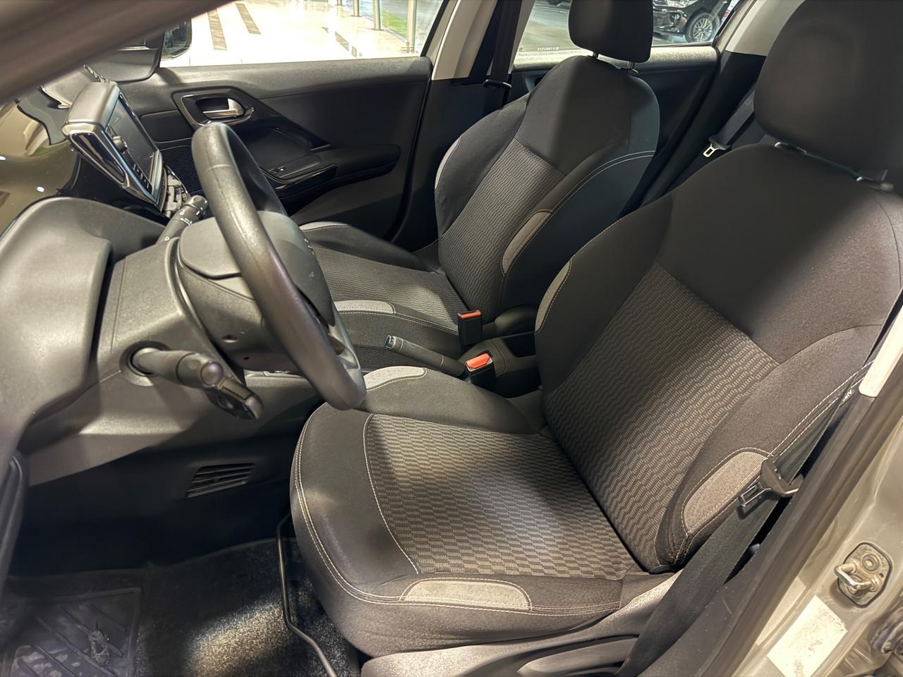Peugeot 208 1.2 Benzina (leggermente grandinata)