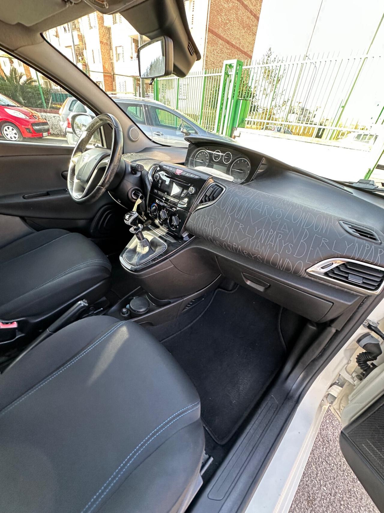 Lancia Ypsilon 0.9 TwinAir 85 CV 5 porte Metano Ecochic Gold