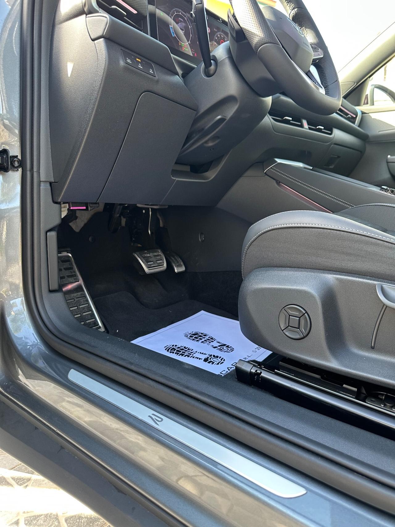 Volkswagen T-Roc 1.5 eTSI ACT 150 CV DSG R-Line