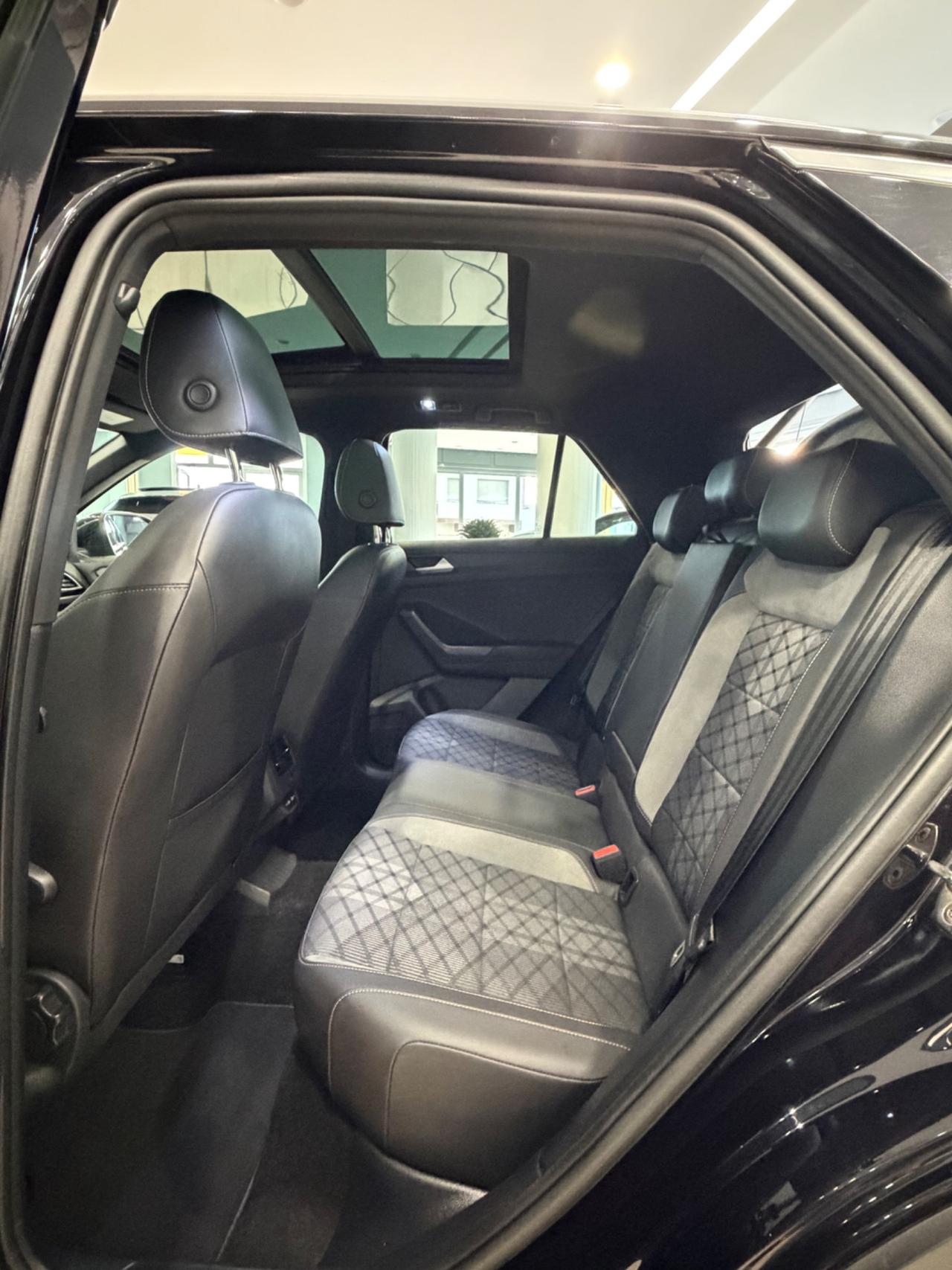 Volkswagen T-Roc 1.5 TSI ACT DSG R-Line