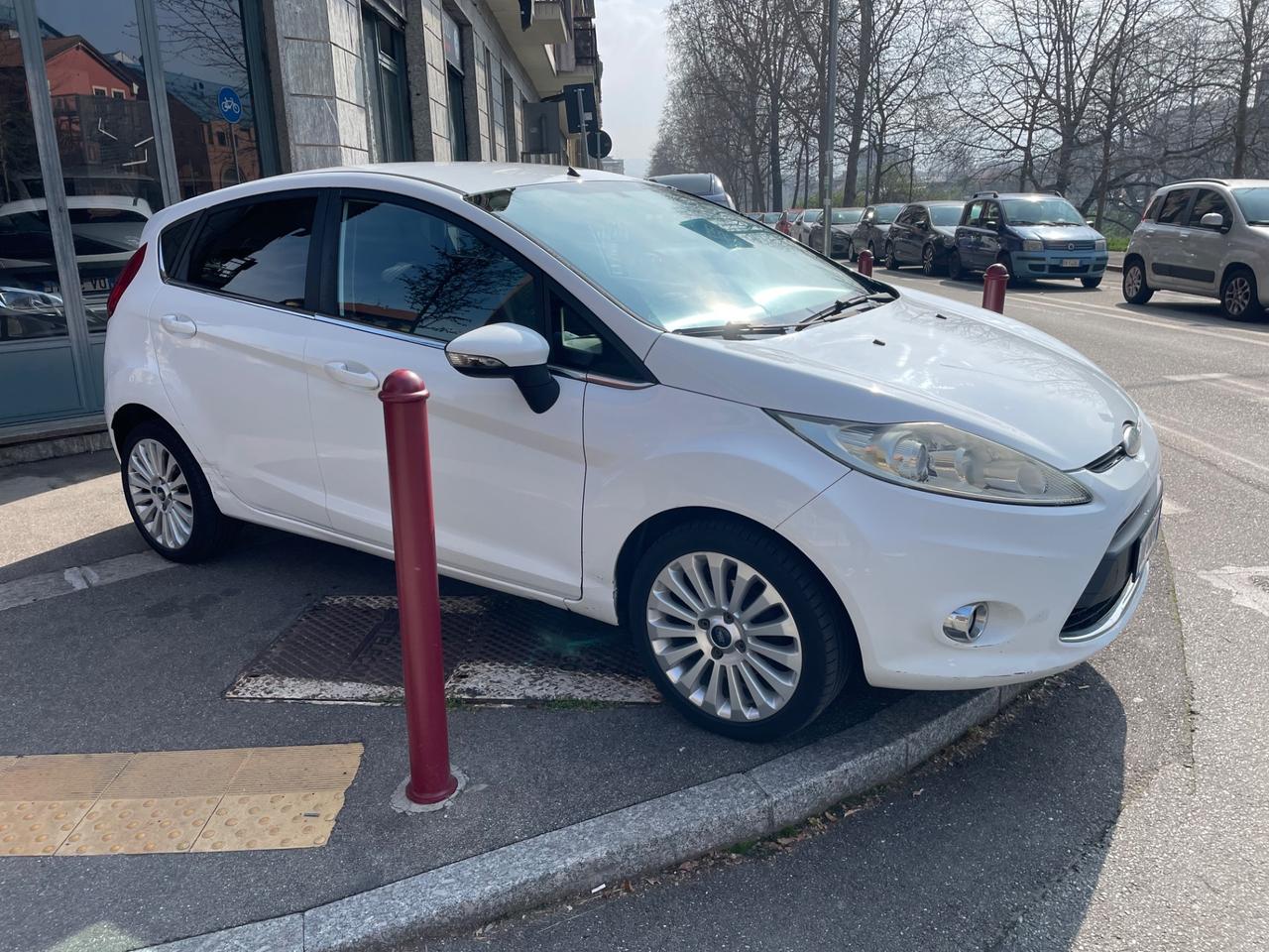 Ford Fiesta 1.4 TDCi 68CV 5 porte Titanium/GARANZIA