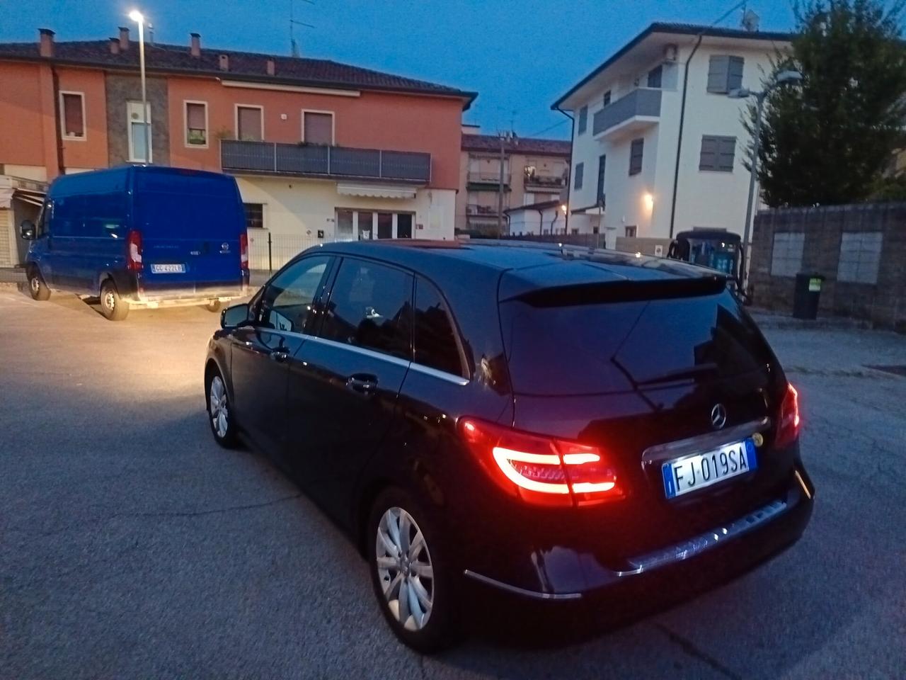 Mercedes-benz B 180 CDI Premium ok neo patente