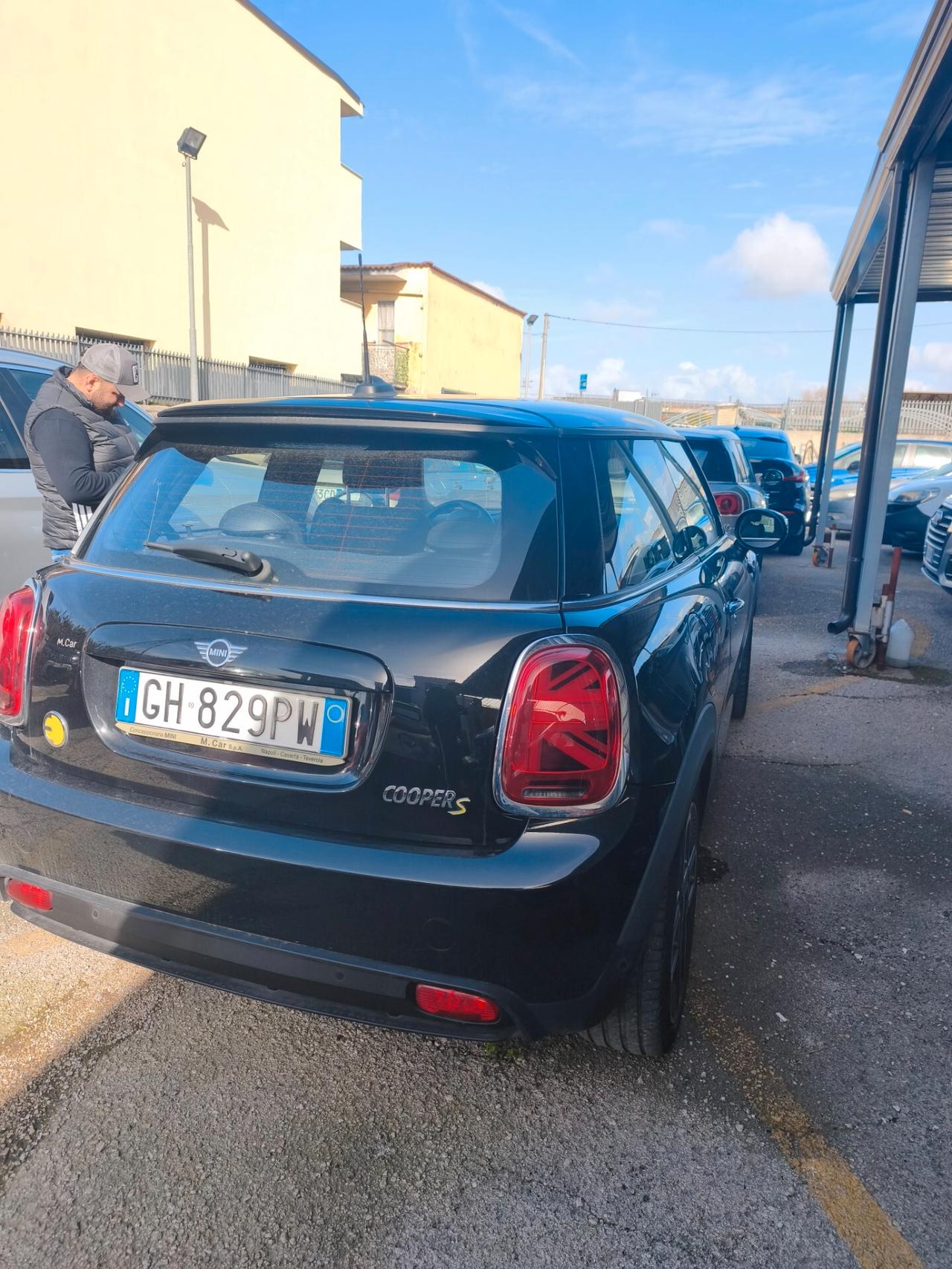 Mini Full Electric Cooper SE Yours e-tape display