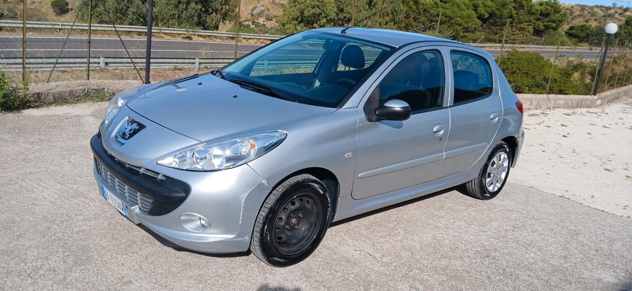Peugeot 206 1.1 5p. Trendy - 2011 40.000km