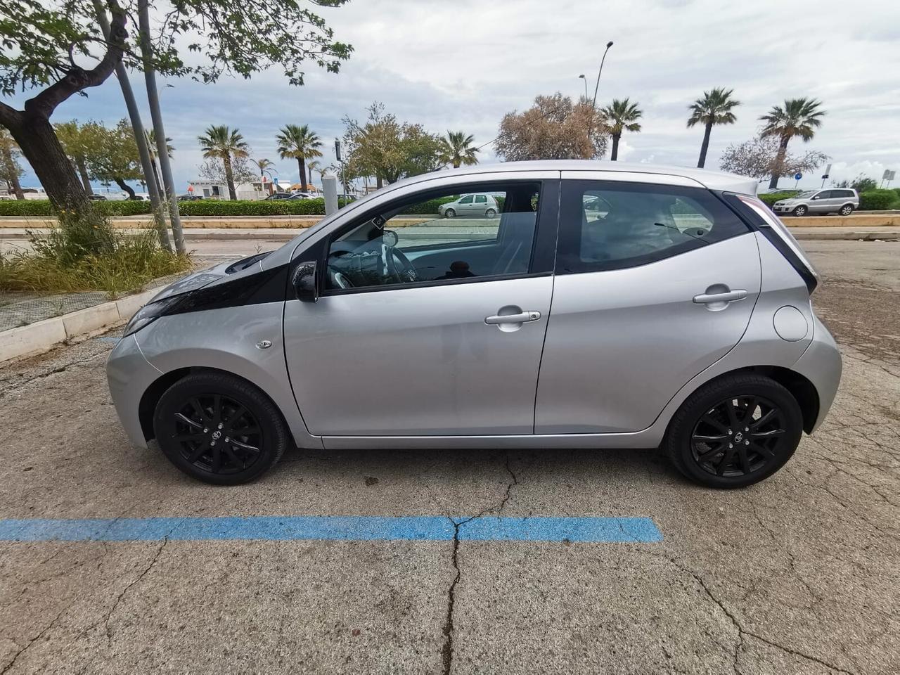 Toyota Aygo 1.0 VVT-i 69 CV 5P. x-wave 2015