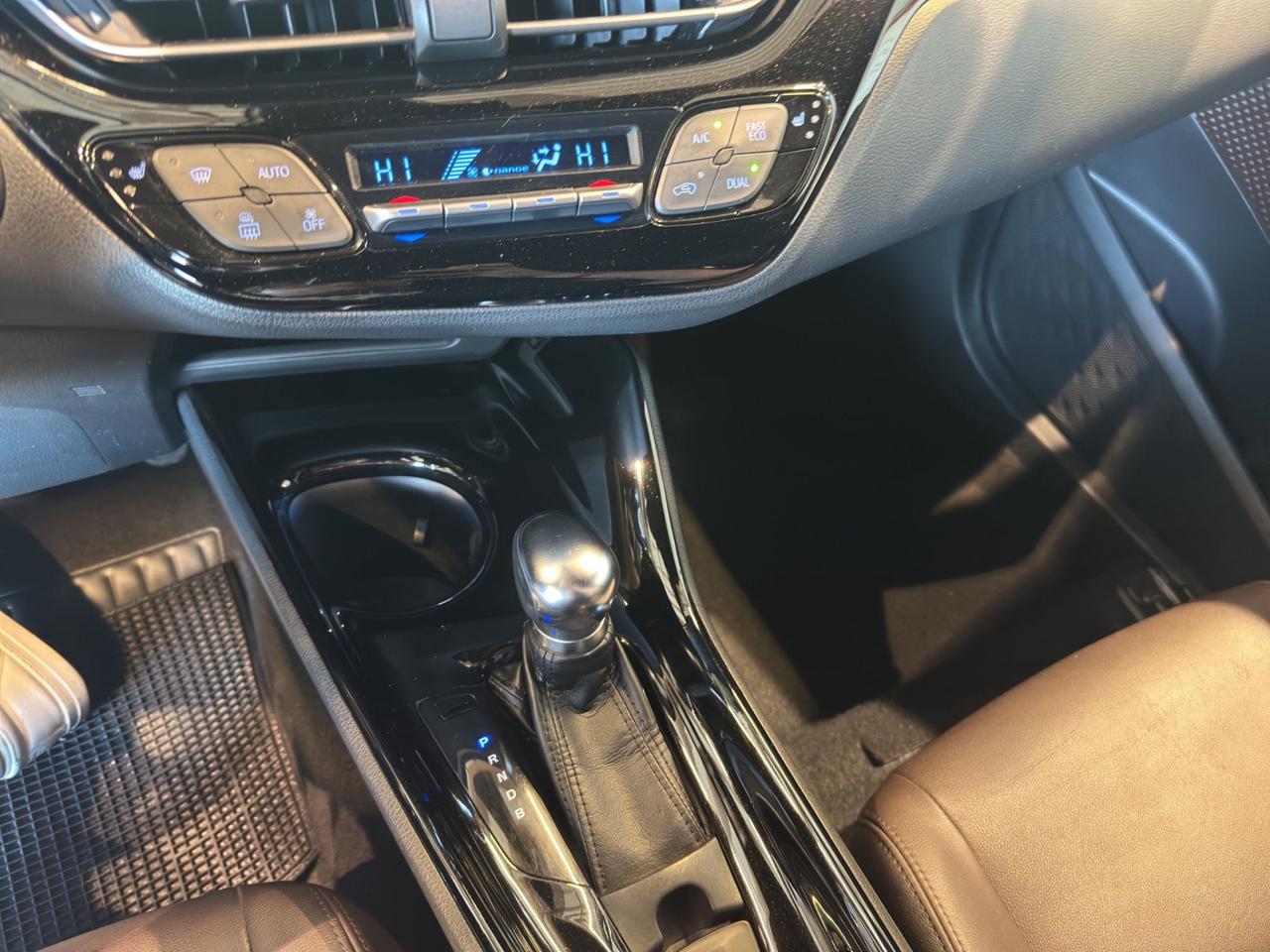 Toyota C-HR 1.8h Lounge 2wd e-cvt