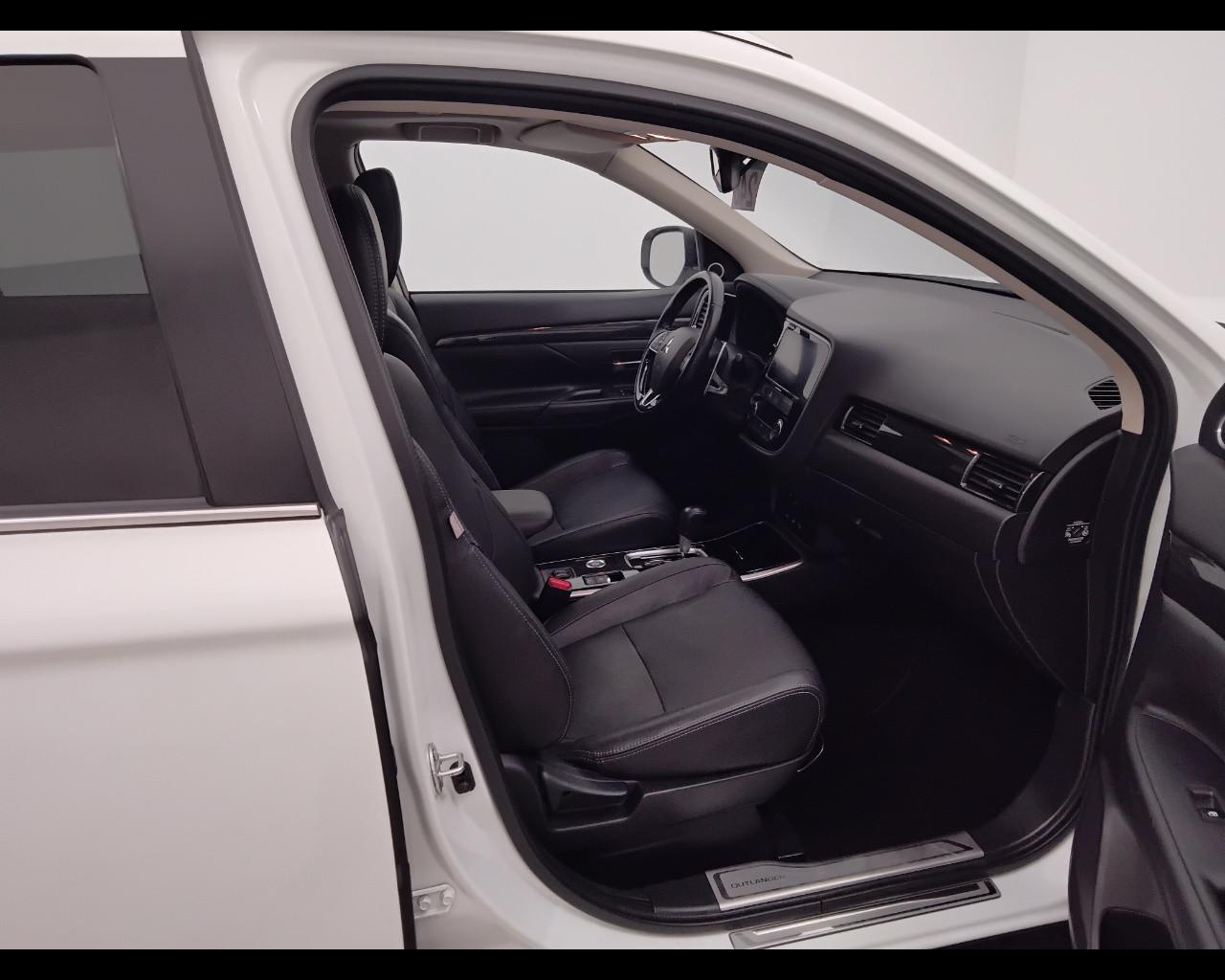 MITSUBISHI Outlander III 2016 - Outlander 2.2 Instyle Plus Sda Diam.Pac