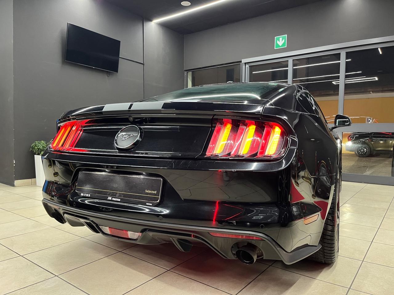 Ford Mustang Fastback 2.3 EcoBoost aut. total black