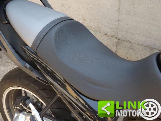 BMW R 1200 R anno 2008 con valigie laterali BMW originali