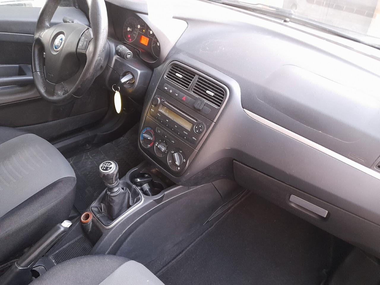 Fiat Grande Punto 1.2 5 porte 150000 km