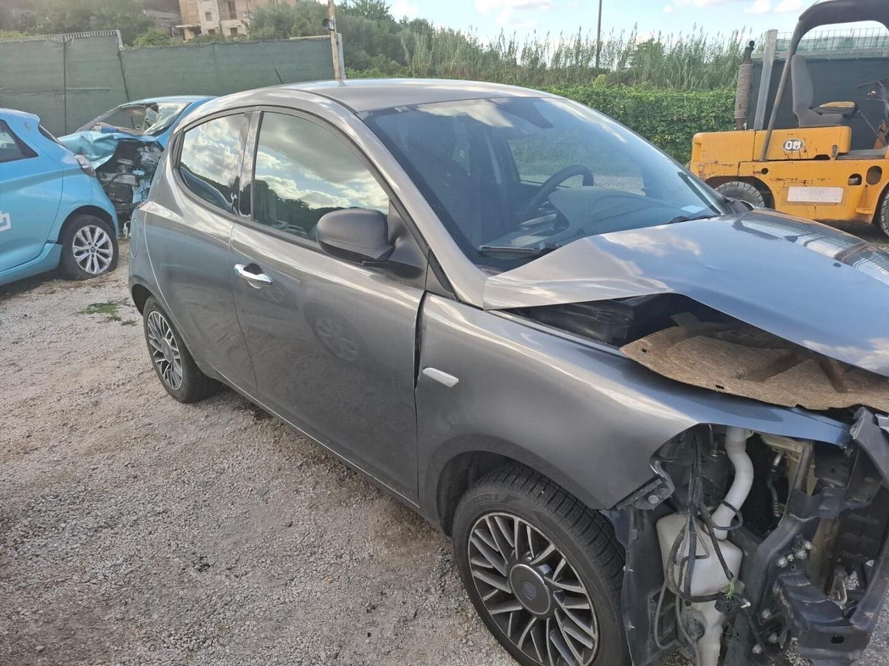 LANCIA YPSILON PLATINUM 17 INCIDENTATA MARCIANTE