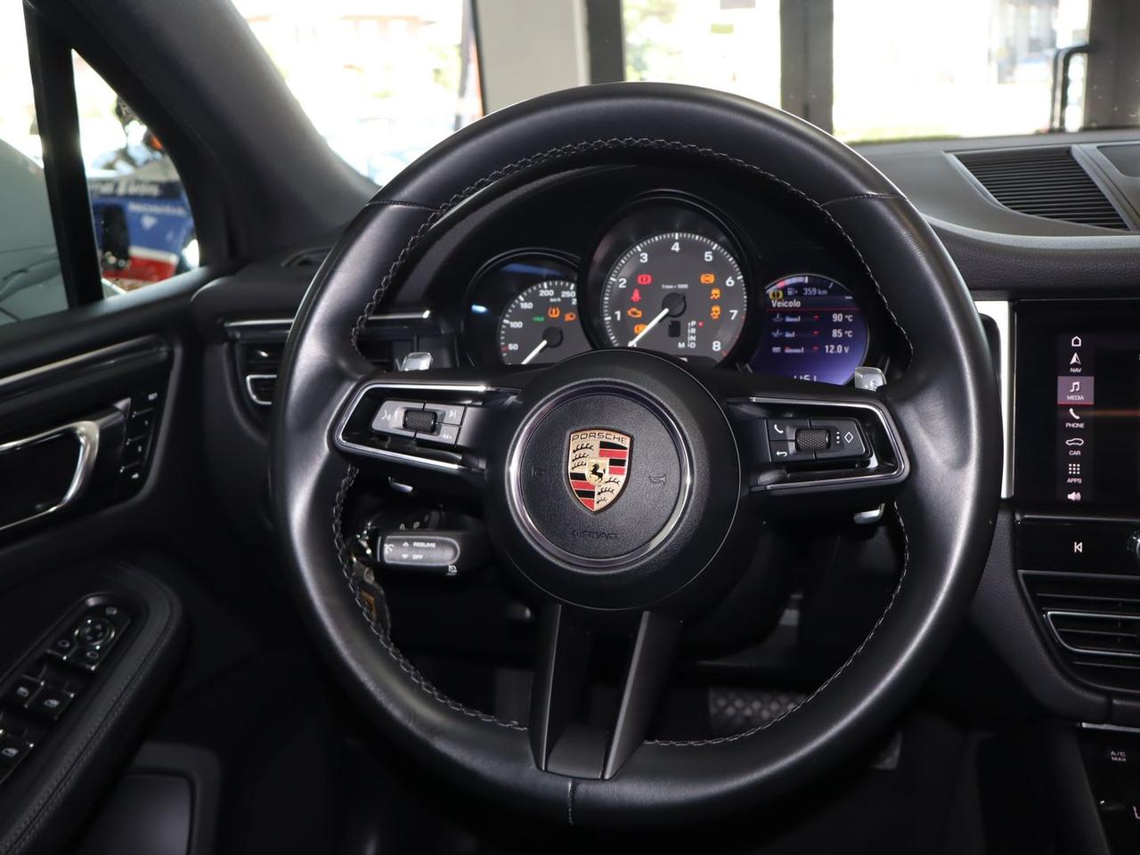Porsche Macan 2.0 #11597