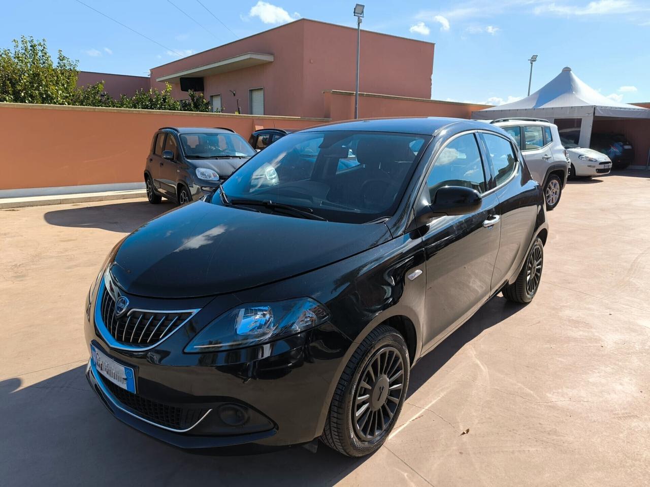 Lancia Ypsilon 1.0 FireFly 5 porte S&S Hybrid Ecochic Silver