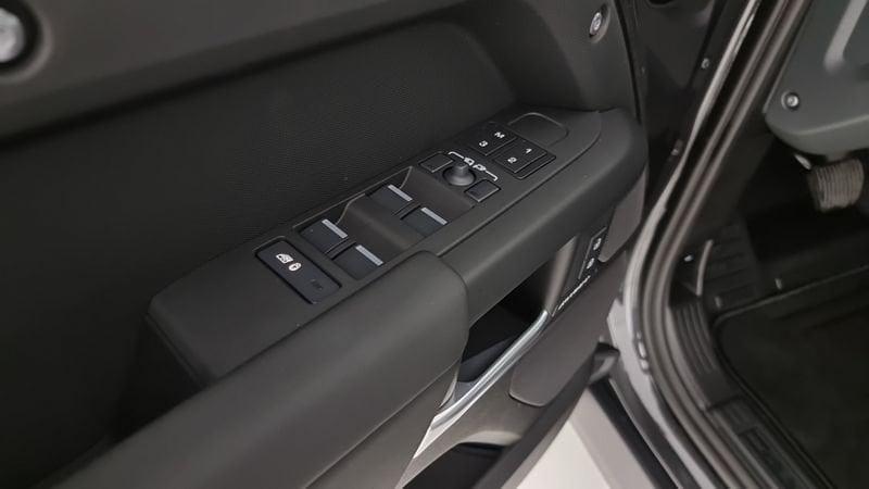 Land Rover Defender 110 3.0D I6 200 CV AWD Auto X-Dynamic SE