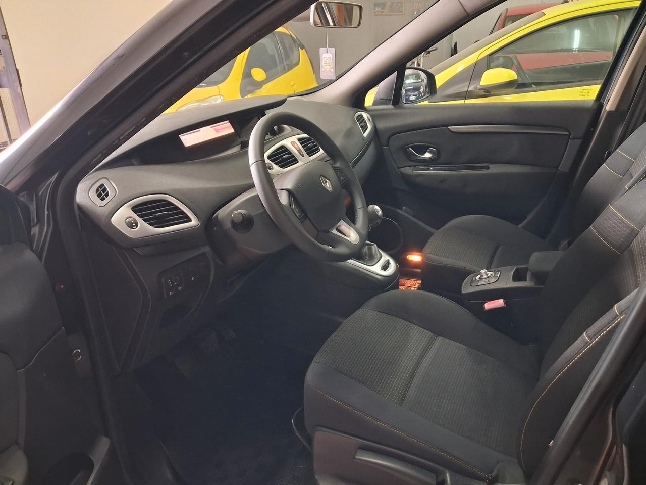 Renault Scenic X-Mod 1.5 dCi unico prop 2011
