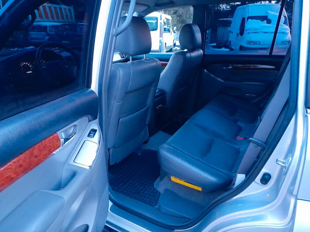 Toyota Land Cruiser 8 POSTI 3.0 D-4D 5p. aut. Wagon