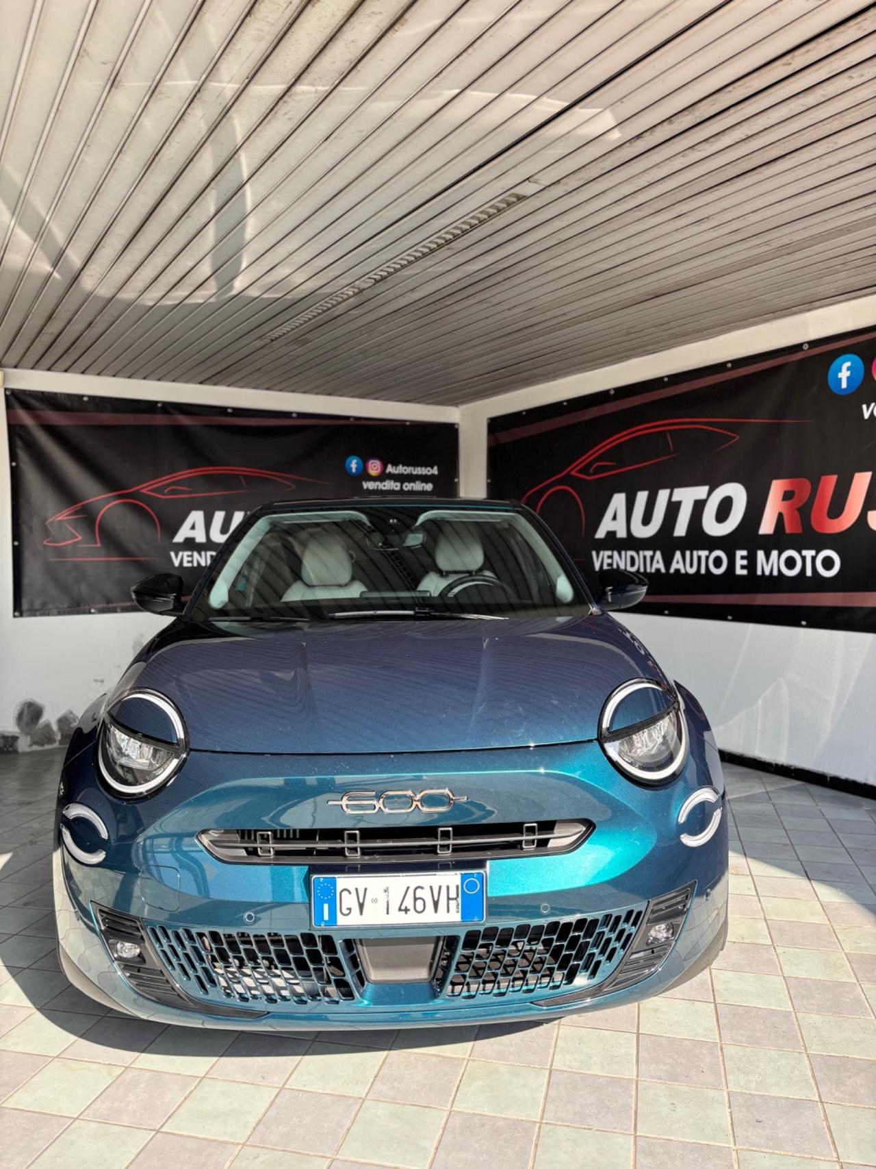 Fiat 600 Hybrid 100 automatica 5 anni di garanzia casa madre