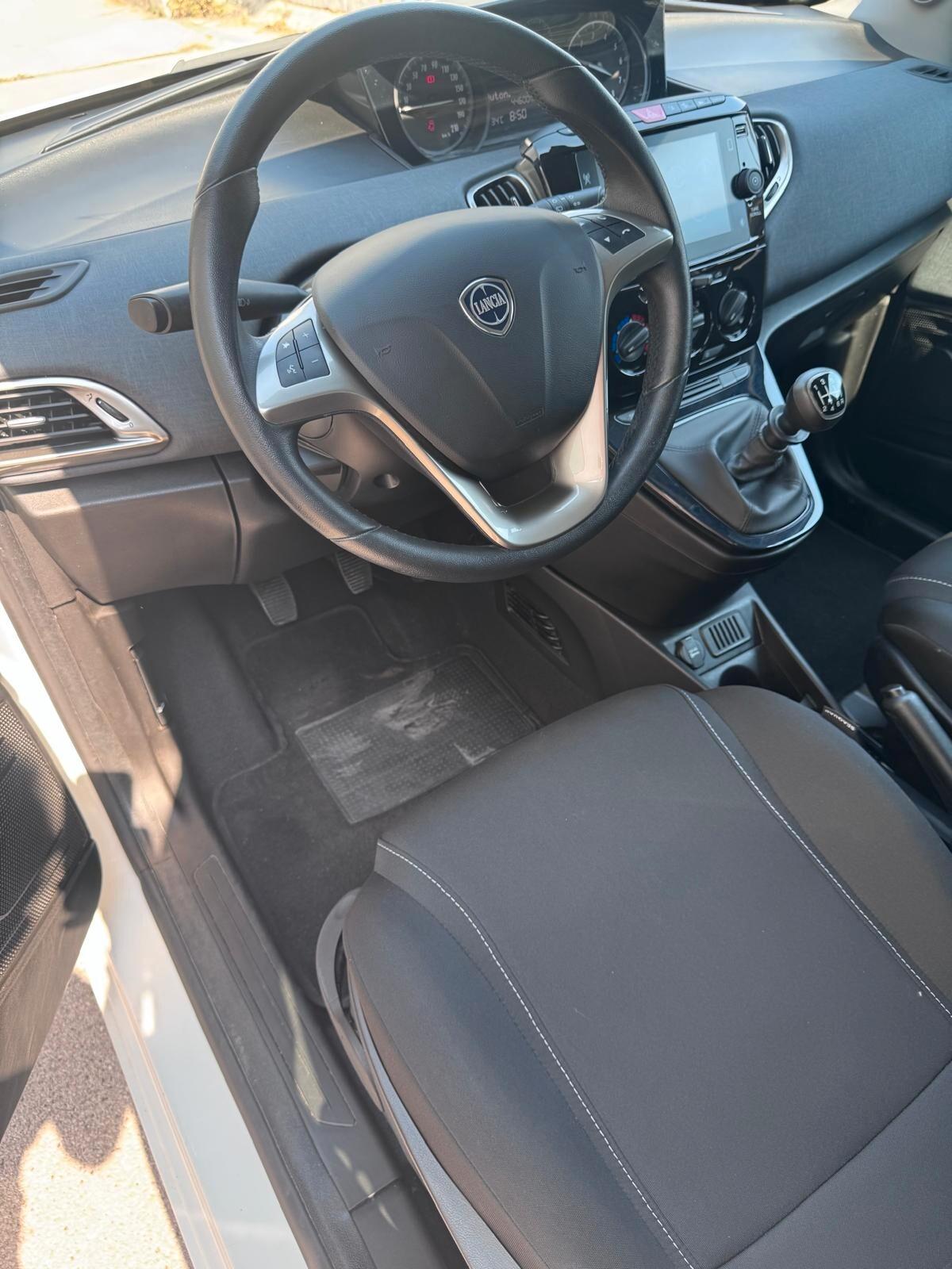 Lancia Ypsilon 1.0 FireFly 5 porte S&S Hybrid Gold