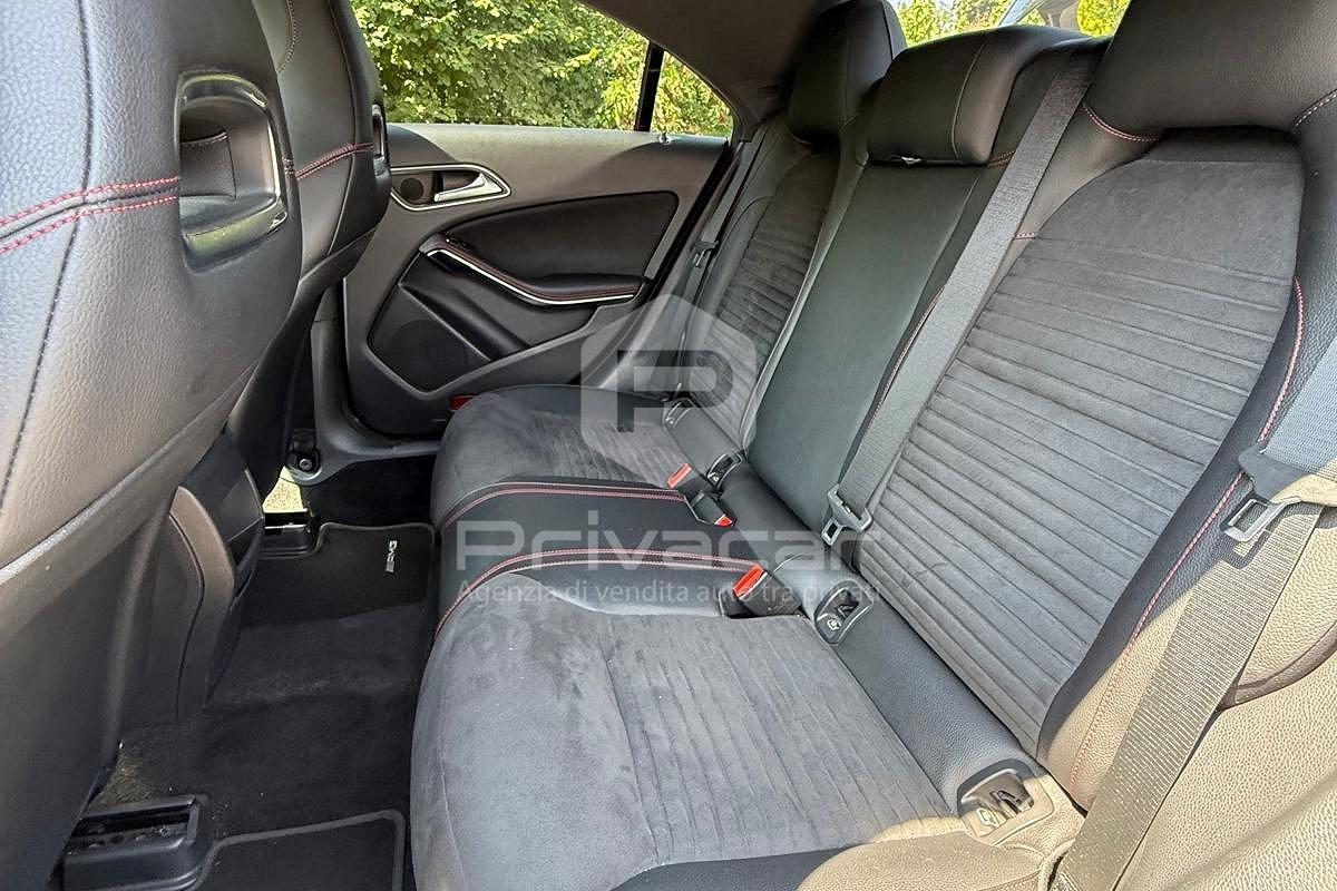 MERCEDES CLA 180 Premium