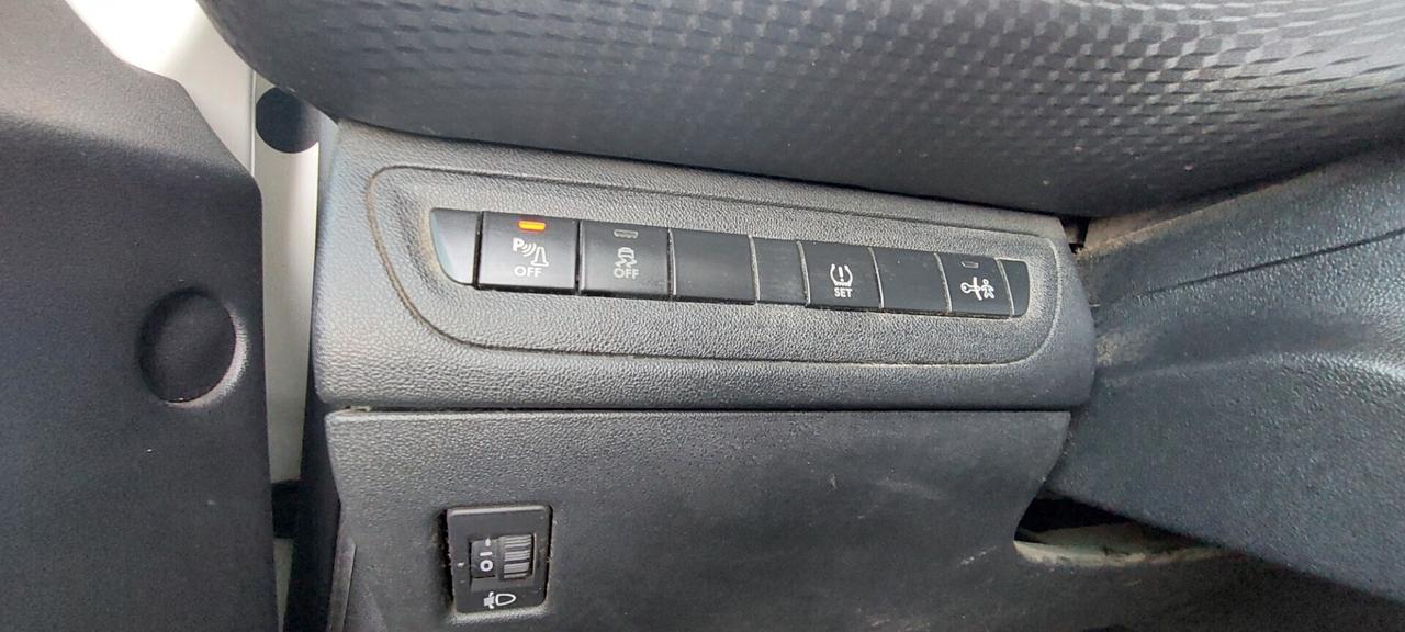 PEUGEOT 2008 1,2 BENZINA GIUDABILE DA NEOPATENTATI TELEFONO NAVIGATORE IMPECCABILE