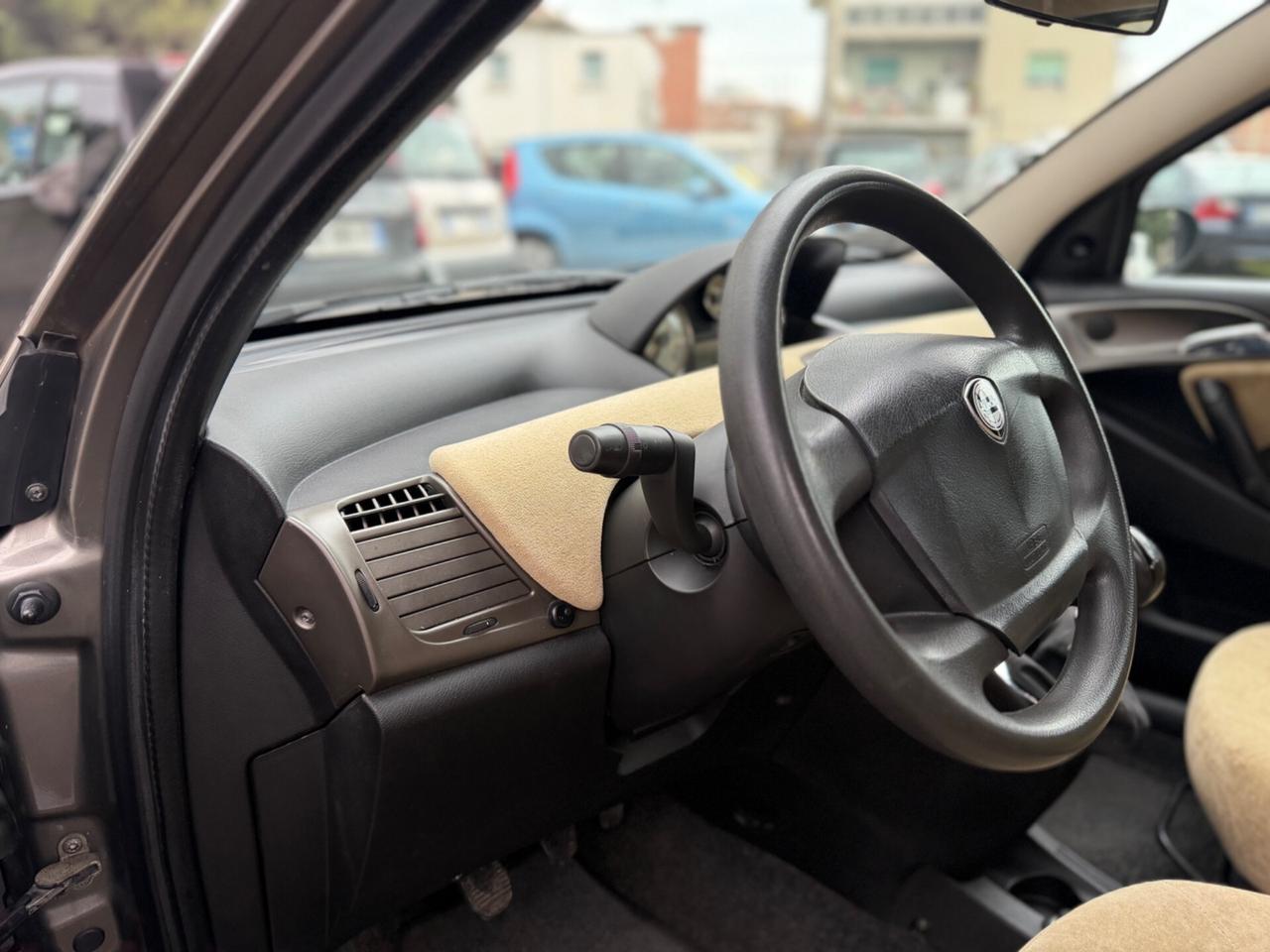 Lancia Ypsilon 1.2 16V Argento