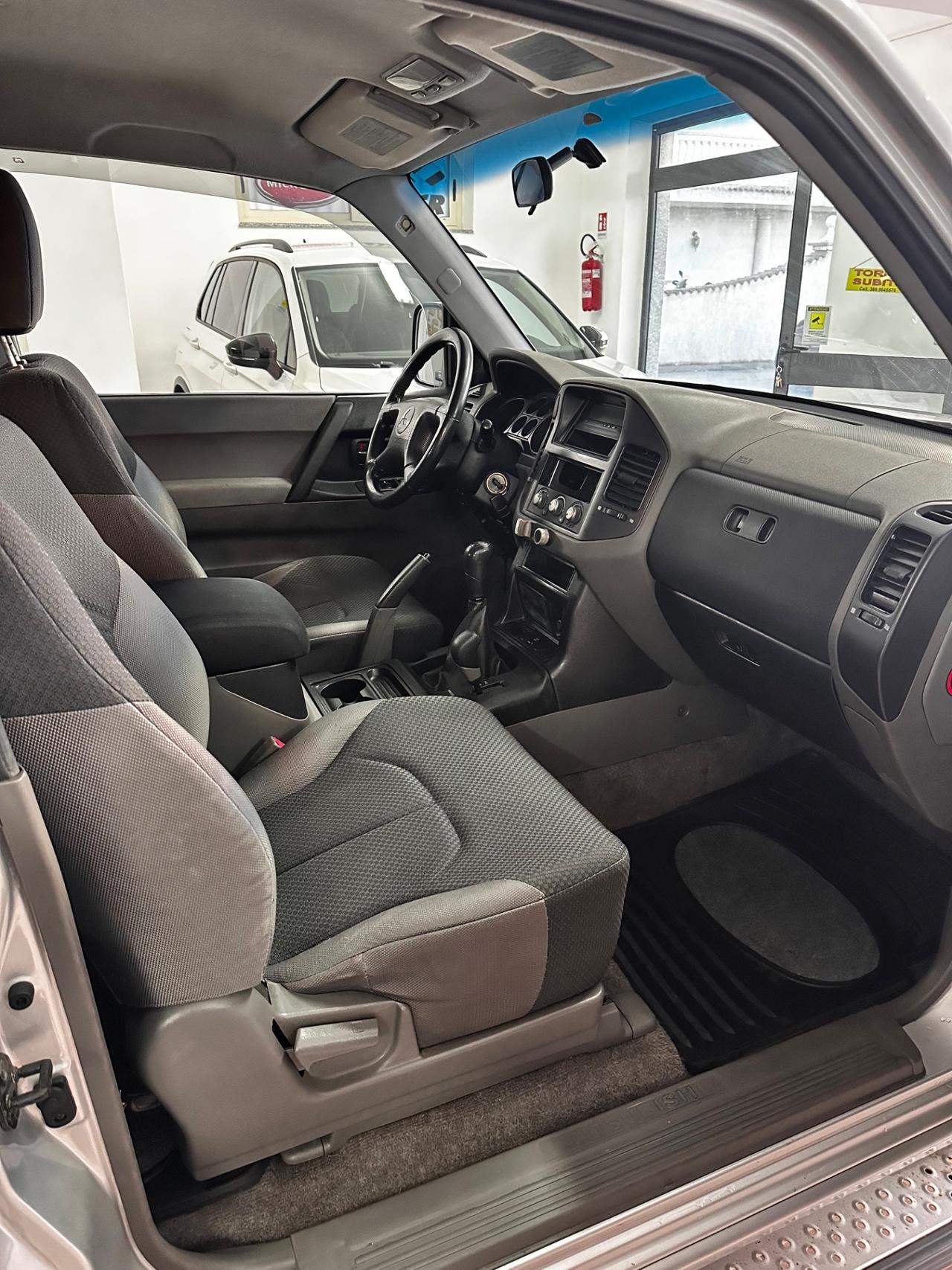 Mitsubishi Pajero 2.5 TDI 3p. GLS1