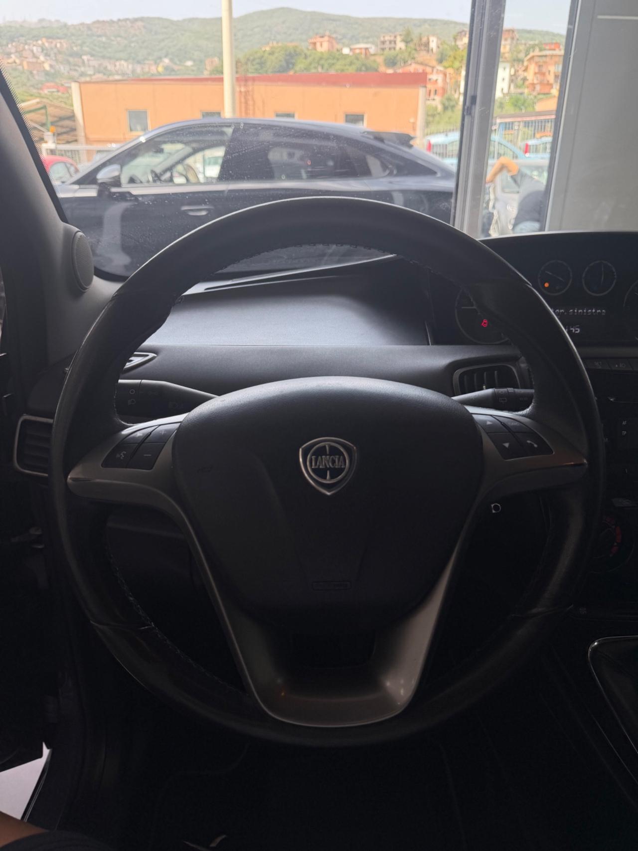 Lancia Ypsilon 1.3 MJT 95 CV 5 p. Platinum FINANZIABILE