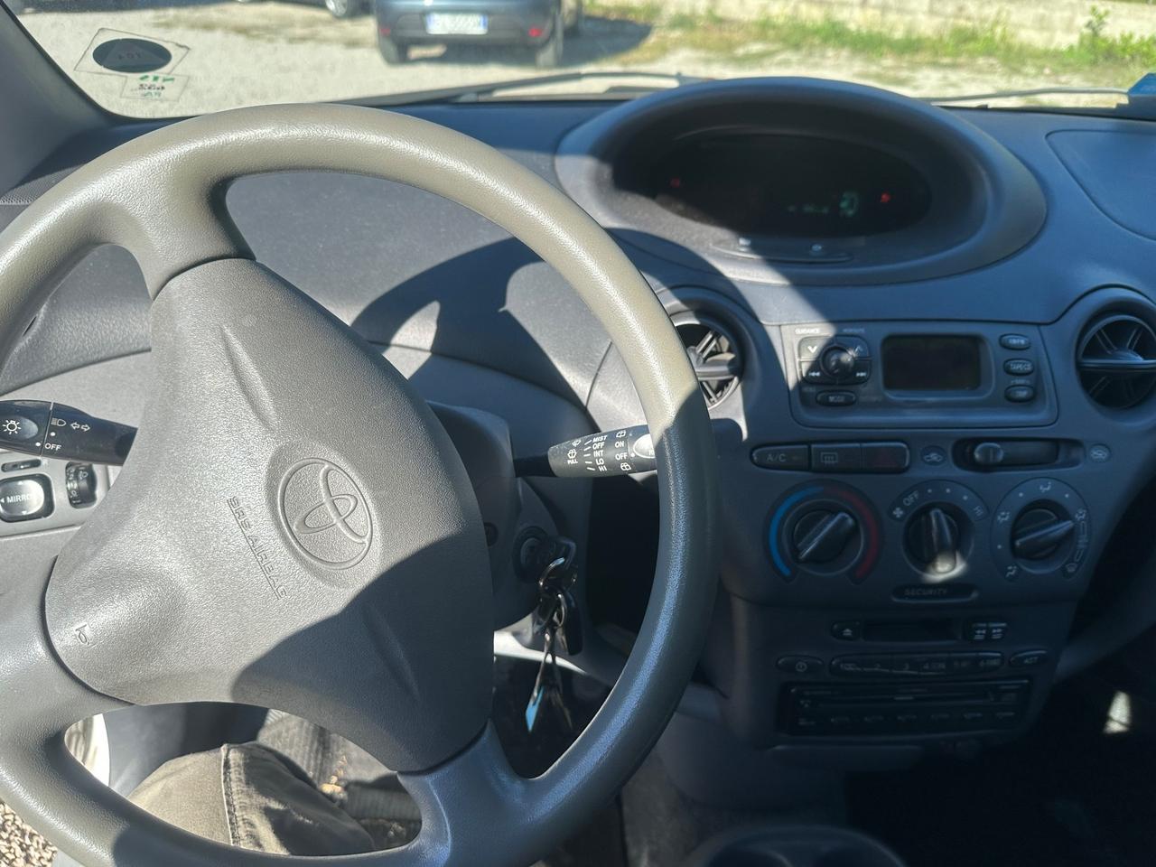 Toyota Yaris 1.0i 16V cat 3 porte