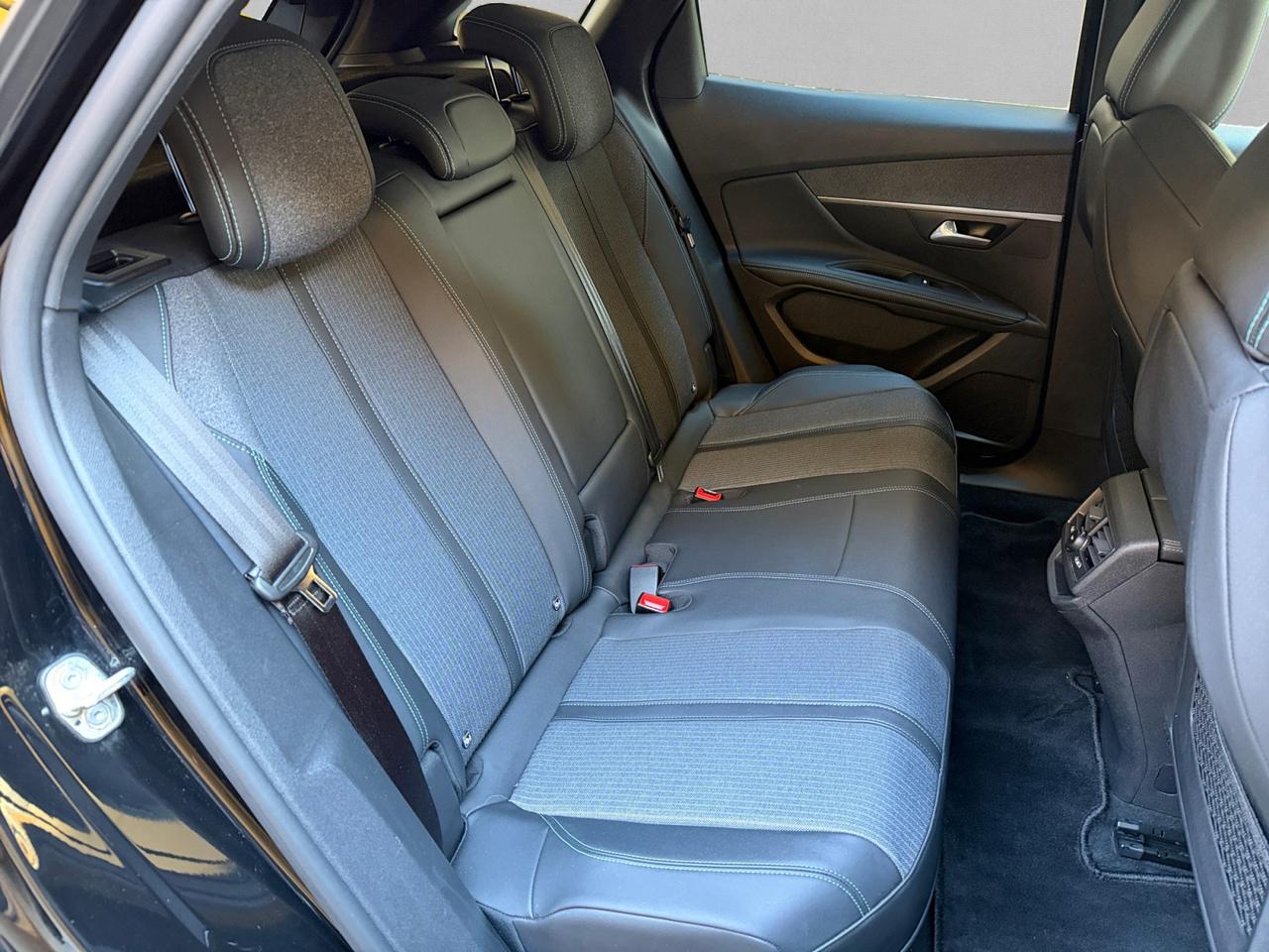 Peugeot 3008 3008 1.6 hybrid phev Allure Pack 225cv e-eat8