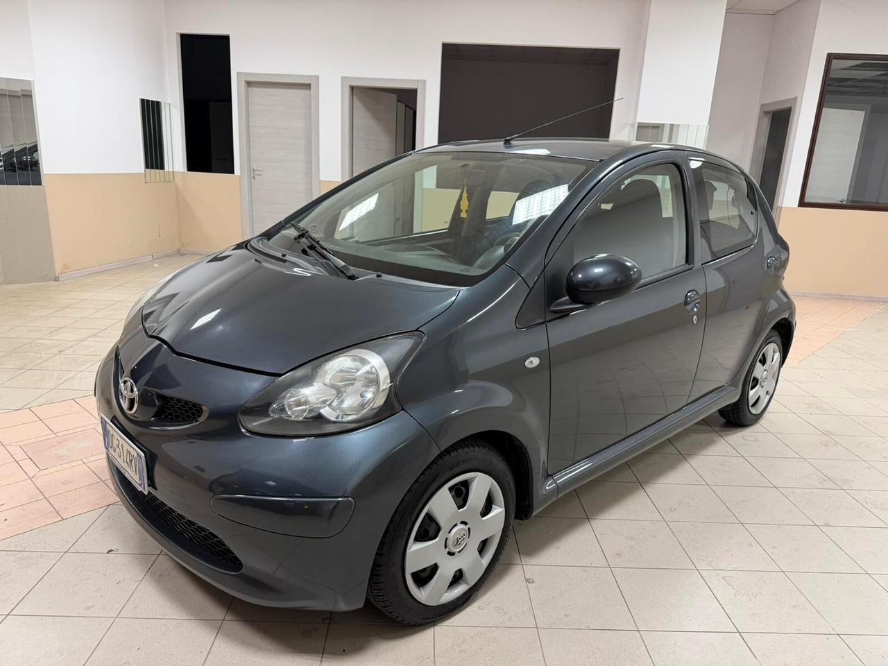Toyota Aygo 1.0 12V VVT-i 5 porte Sol