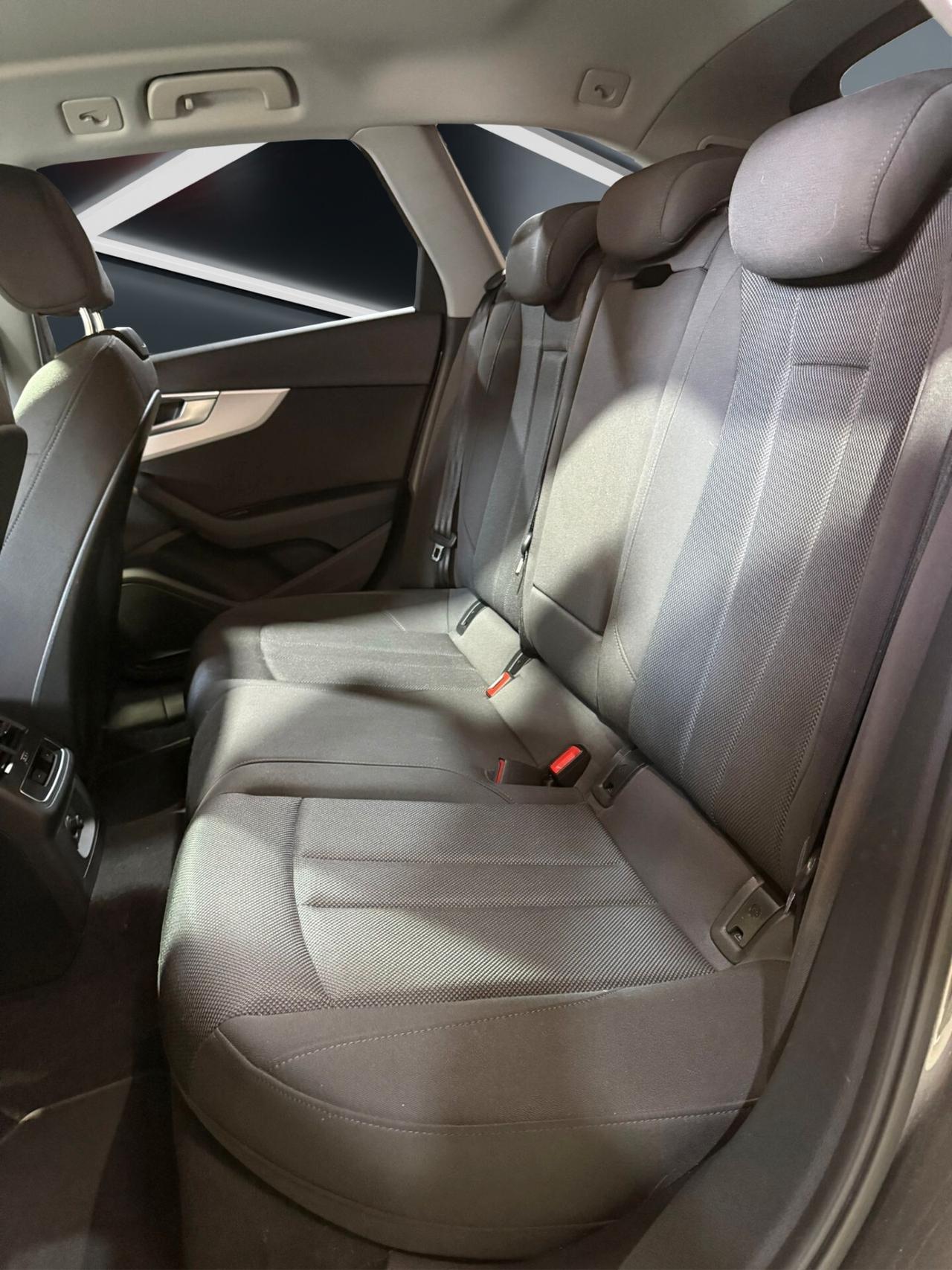 Audi A4 40 TDI quattro S tronic Business Advanced