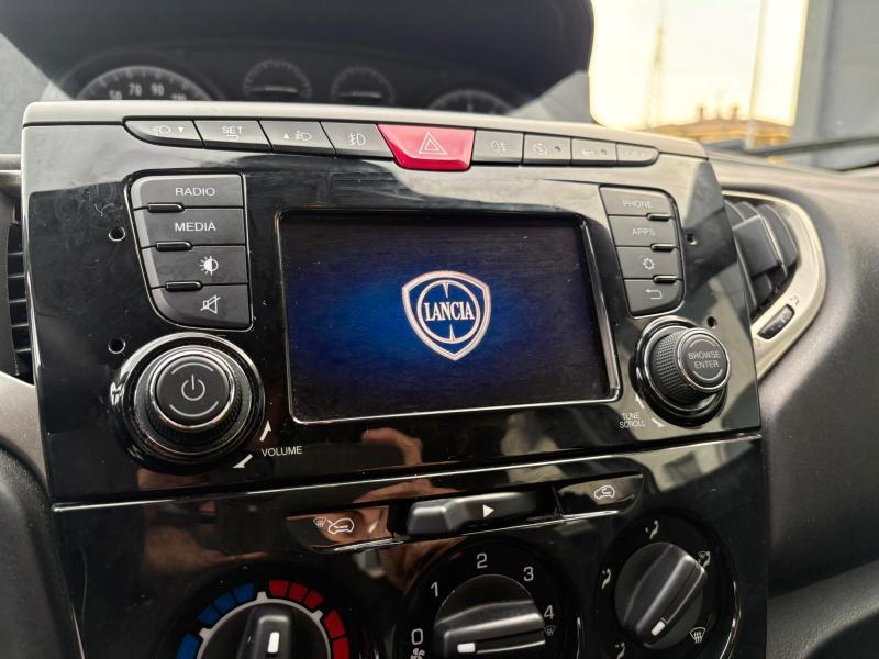 LANCIA YPSILON 1.2 BENZ 69 CV ADATTA A NEOPATENTATI