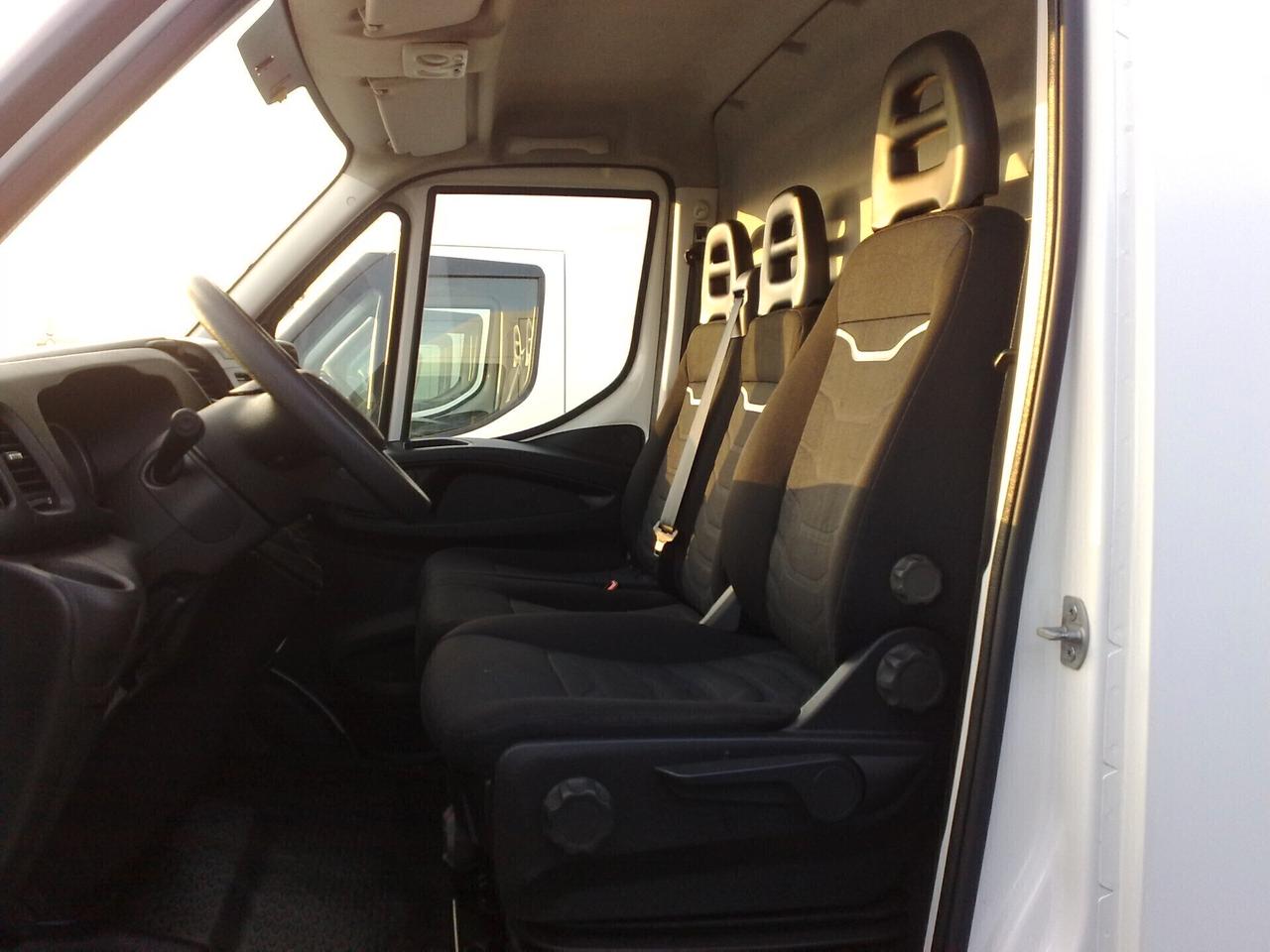 Iveco Daily 35s14 2.3hpt Furgone di serie - 2021