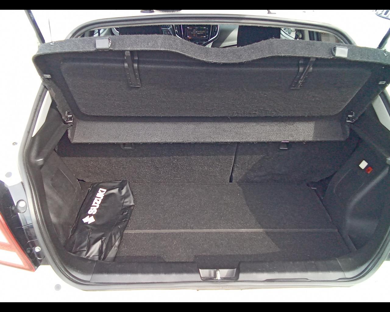 SUZUKI Baleno (2016) - Baleno 1.2 Hybrid Top