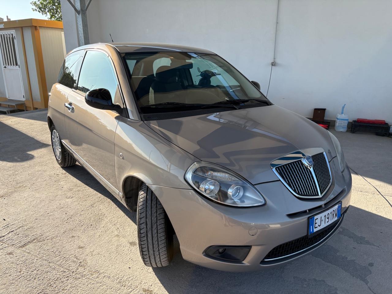 Lancia Ypsilon 1.2 69 CV Unyca