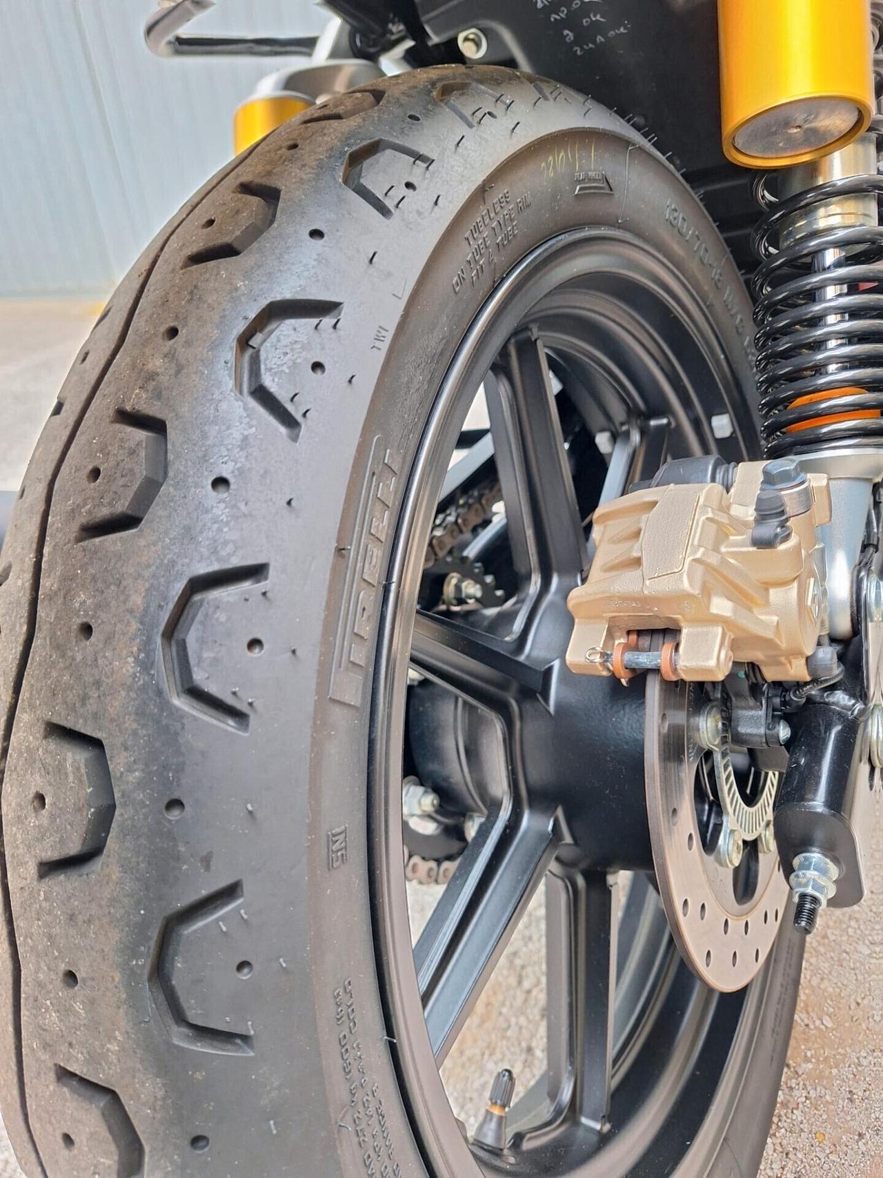 Royal Enfield Altro